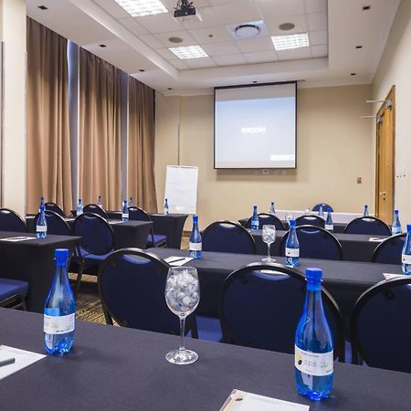 Protea Hotel By Marriott Gaborone Masa Square Exterior foto