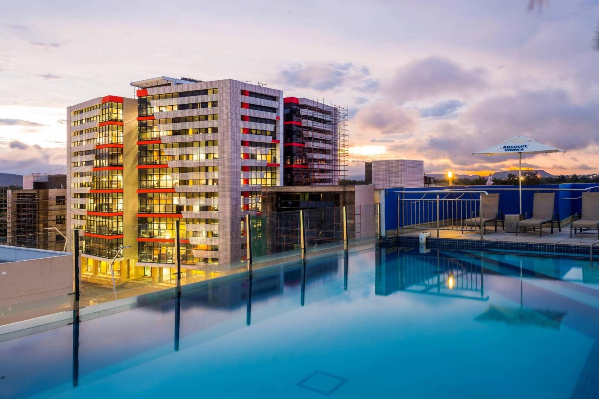 Protea Hotel By Marriott Gaborone Masa Square Exterior foto