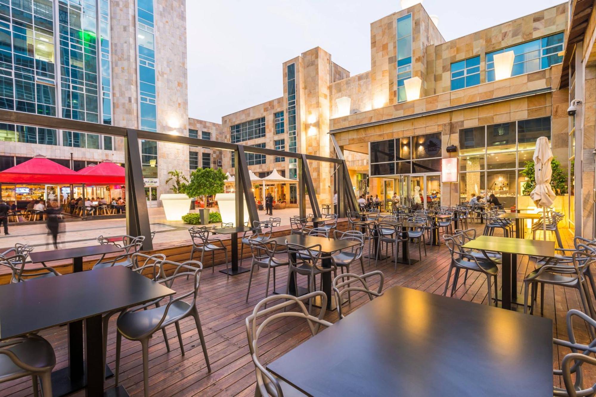 Protea Hotel By Marriott Gaborone Masa Square Exterior foto