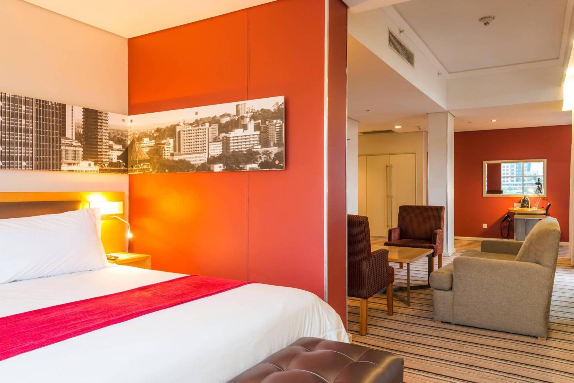 Protea Hotel By Marriott Gaborone Masa Square Exterior foto