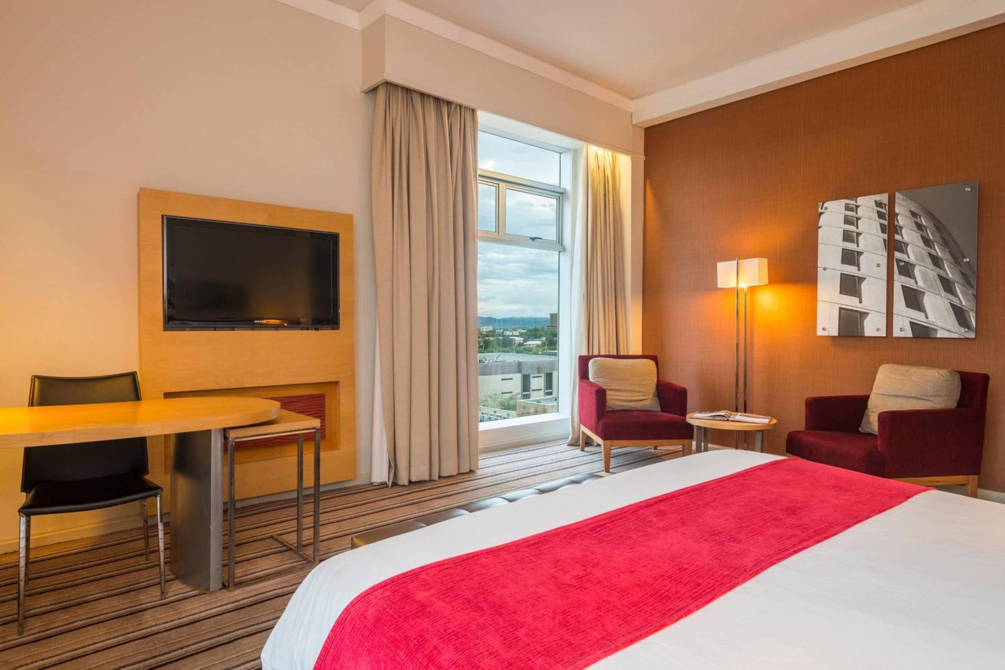 Protea Hotel By Marriott Gaborone Masa Square Exterior foto